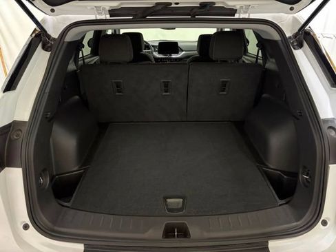 Used 2025 Chevrolet Blazer LT FWD image 11