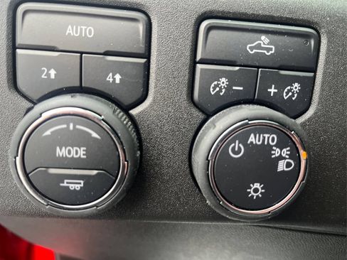 Used 2025 Chevrolet Silverado 1500 LT AWD/4WD image 15
