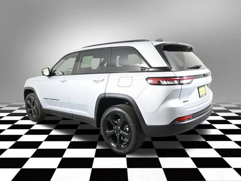 Used 2023 Jeep Grand Cherokee Altitude image 5