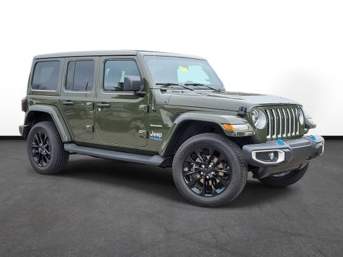 Used 2022 Jeep Wrangler Unlimited Sahara w/ Cold Weather Group image 1