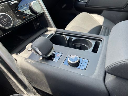 Used 2024 Land Rover Discovery S AWD/4WD image 31