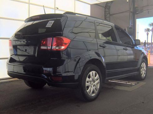 Used 2019 Dodge Journey SE FWD image 4