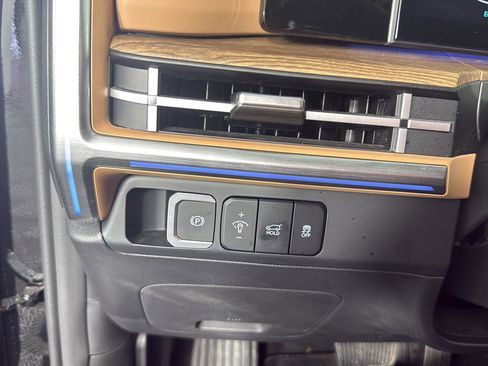 Used 2025 Hyundai Santa Fe Limited AWD/4WD image 21