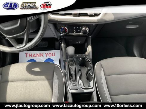 Used 2025 Chevrolet TrailBlazer LT AWD/4WD image 19