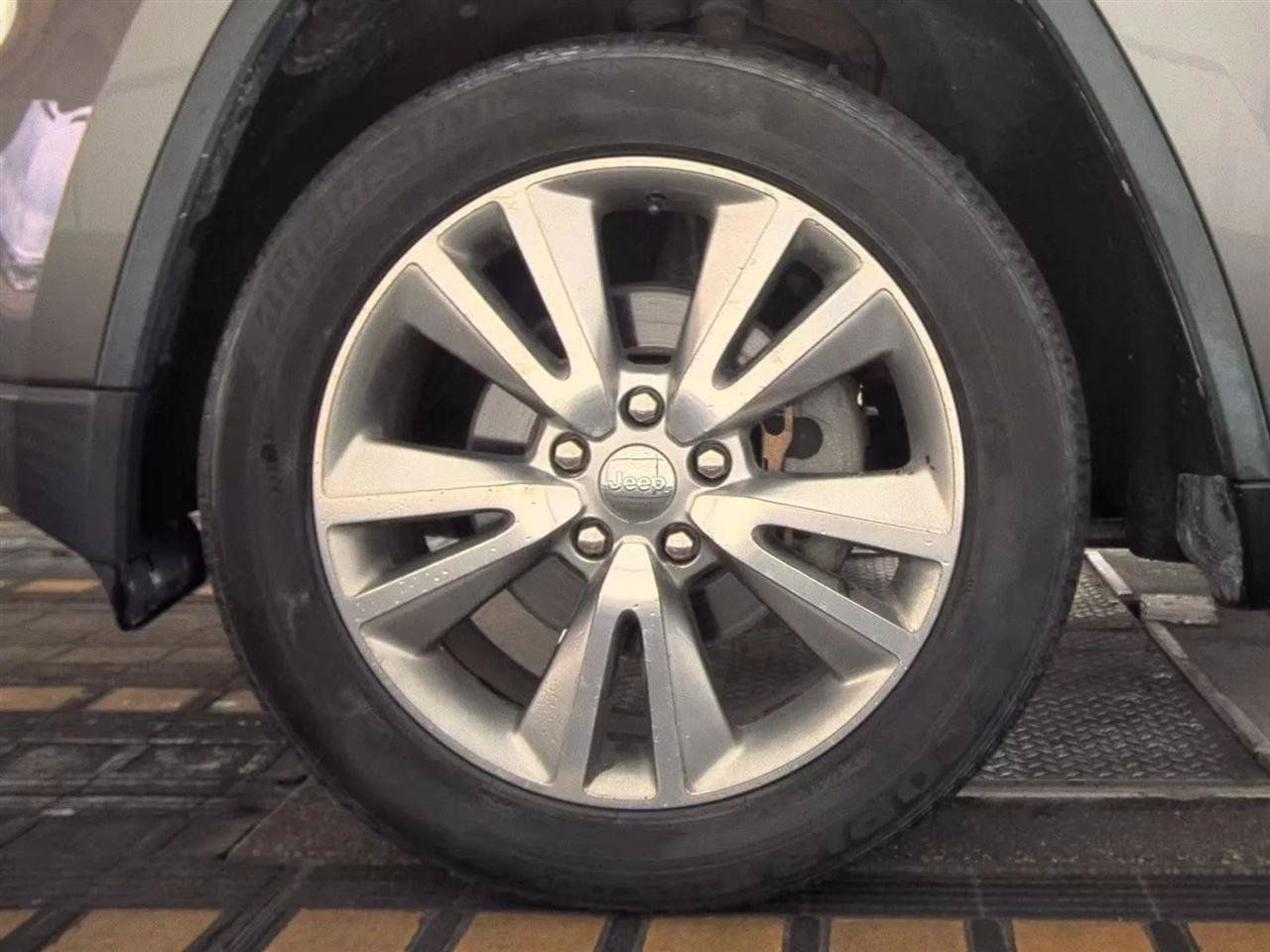 Used 2013 Jeep Grand Cherokee Laredo RWD image 9