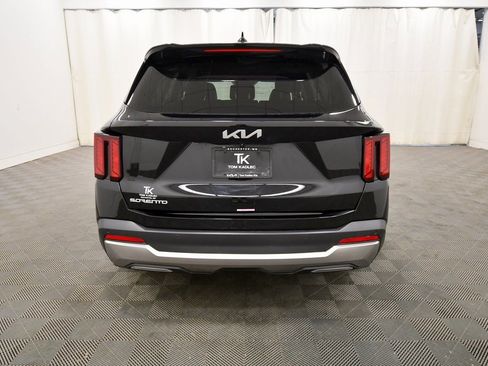 Certified 2025 Kia Sorento S image 6