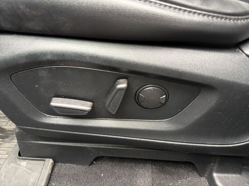 Used 2023 Ford Explorer XLT w/ Equipment Group 202A image 10