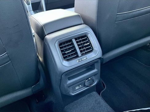 Used 2023 Volkswagen Tiguan SE R-Line image 10