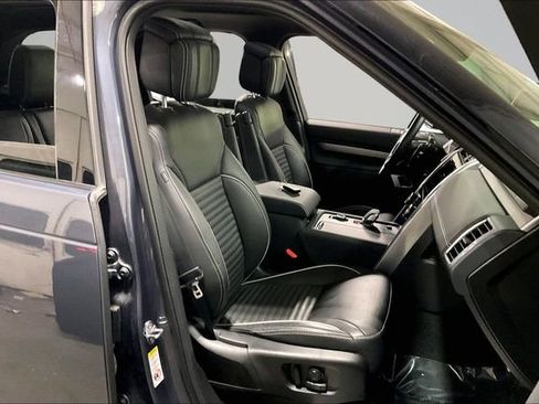 Used 2024 Land Rover Discovery Dynamic SE AWD/4WD image 9