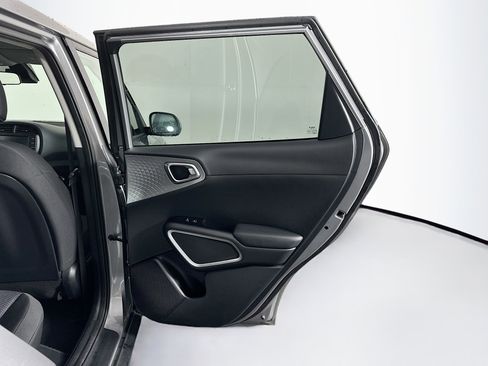 Used 2025 Kia Soul LX w/ LX Technology Package FWD image 28