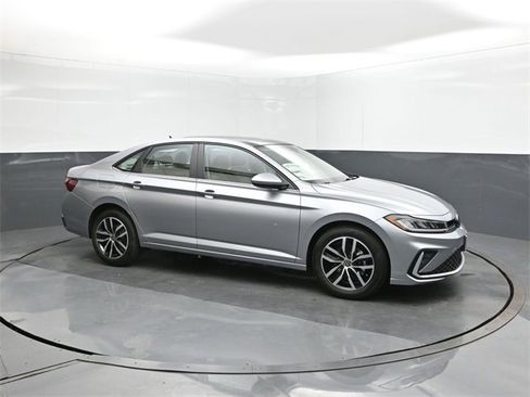 New 2025 Volkswagen Jetta SE image 17