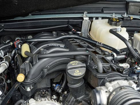 Used 2023 Jeep Gladiator Sport AWD/4WD image 19