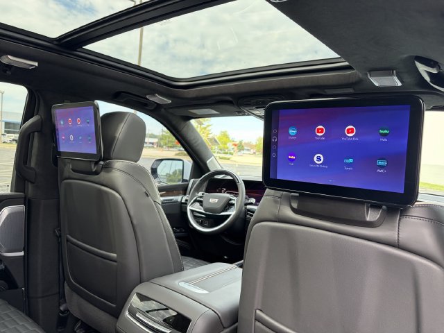Used 2026 Cadillac Escalade Platinum Sport AWD/4WD image 17