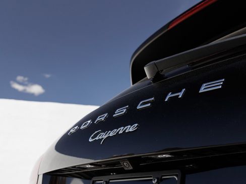Used 2016 Porsche Cayenne AWD/4WD image 12