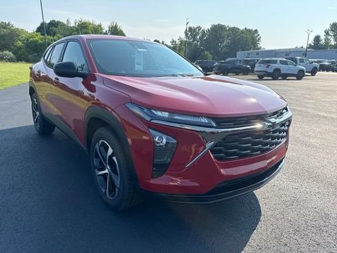 New 2026 Chevrolet Trax RS w/ Sunroof Package FWD image 7