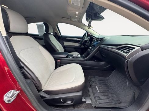 Used 2019 Ford Fusion SE w/ Equipment Group 151A FWD image 14