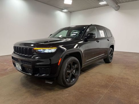 Used 2023 Jeep Grand Cherokee L Laredo image 40