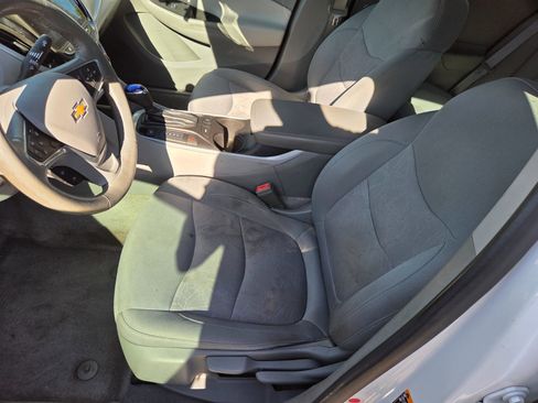 Used 2016 Chevrolet Volt LT w/ Comfort Package FWD image 9