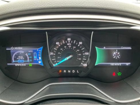 Used 2016 Ford Fusion SE FWD image 4