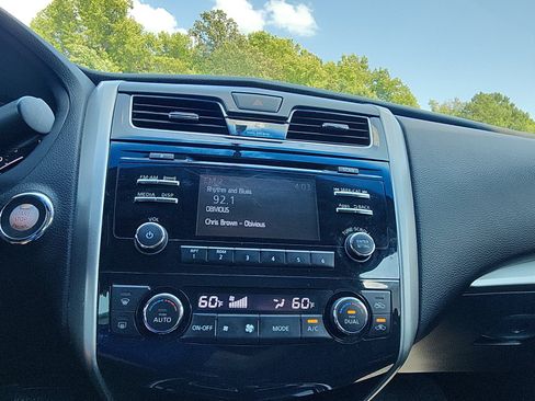 Used 2014 Nissan Altima 2.5 SV FWD image 17