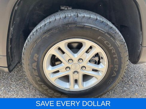 Used 2025 Jeep Grand Cherokee Laredo AWD/4WD image 22