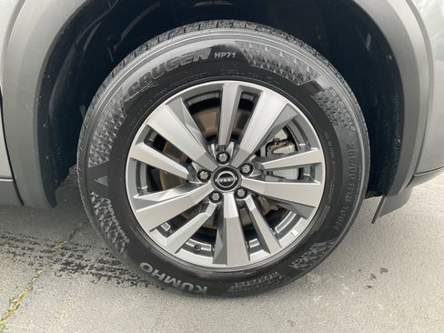 Used 2025 Nissan Pathfinder SL image 11