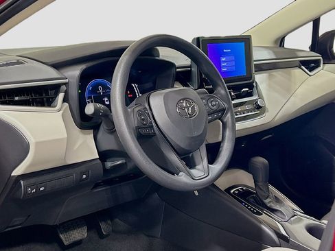 Used 2026 Toyota Corolla LE FWD image 7