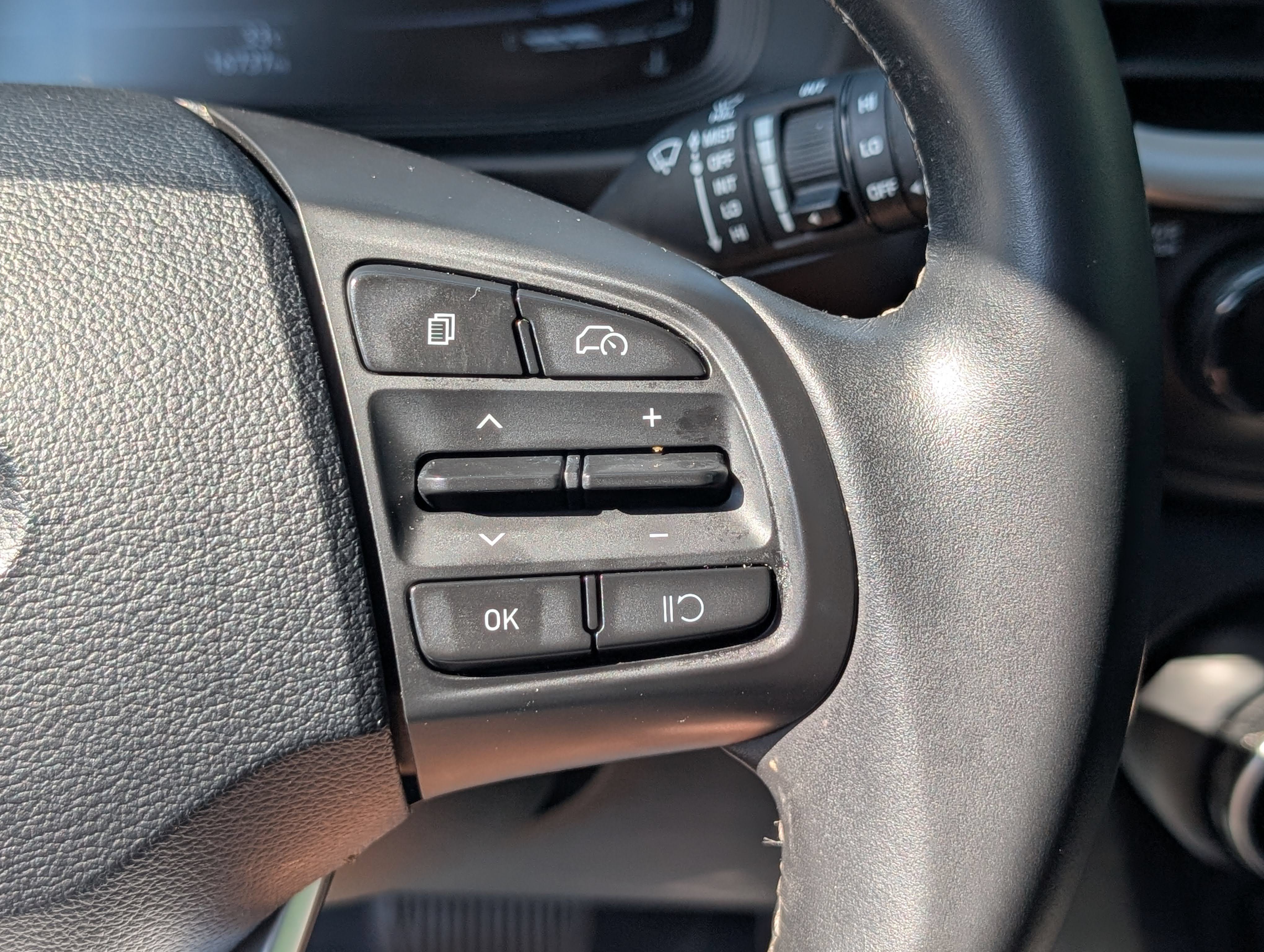Used 2024 Hyundai Venue SEL FWD image 11