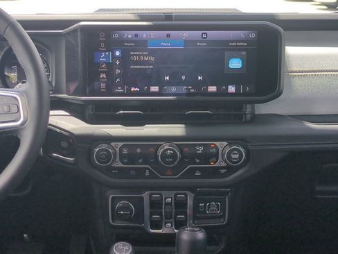 Used 2025 Jeep Wrangler Unlimited Sahara image 19