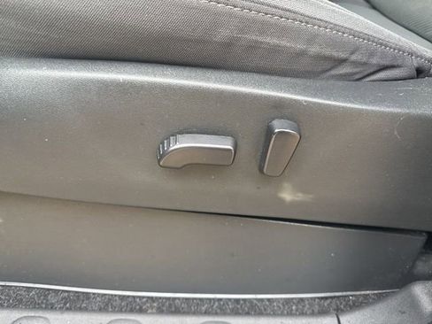 Used 2023 Nissan Frontier SV image 19