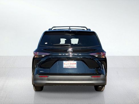 New 2026 Toyota Sienna LE image 5