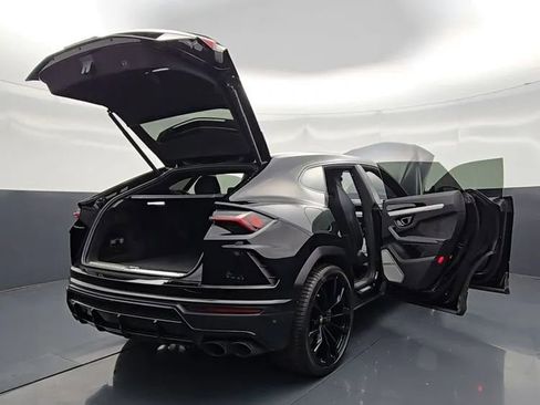 Used 2022 Lamborghini Urus AWD/4WD image 21