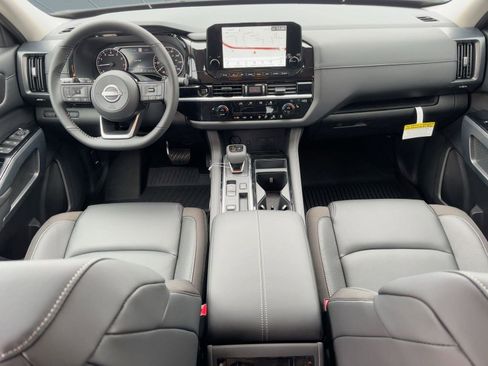 New 2025 Nissan Pathfinder SL w/ Black Appearance Package image 16