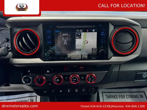 Used 2017 Toyota Tacoma TRD Off-Road AWD/4WD image 25