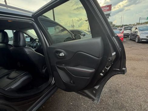 Used 2014 Jeep Cherokee Trailhawk w/ Leather Interior Group AWD/4WD image 10