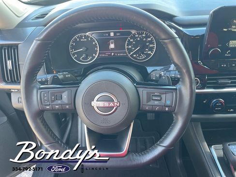 Used 2024 Nissan Pathfinder SL w/ SL Premium Package image 9