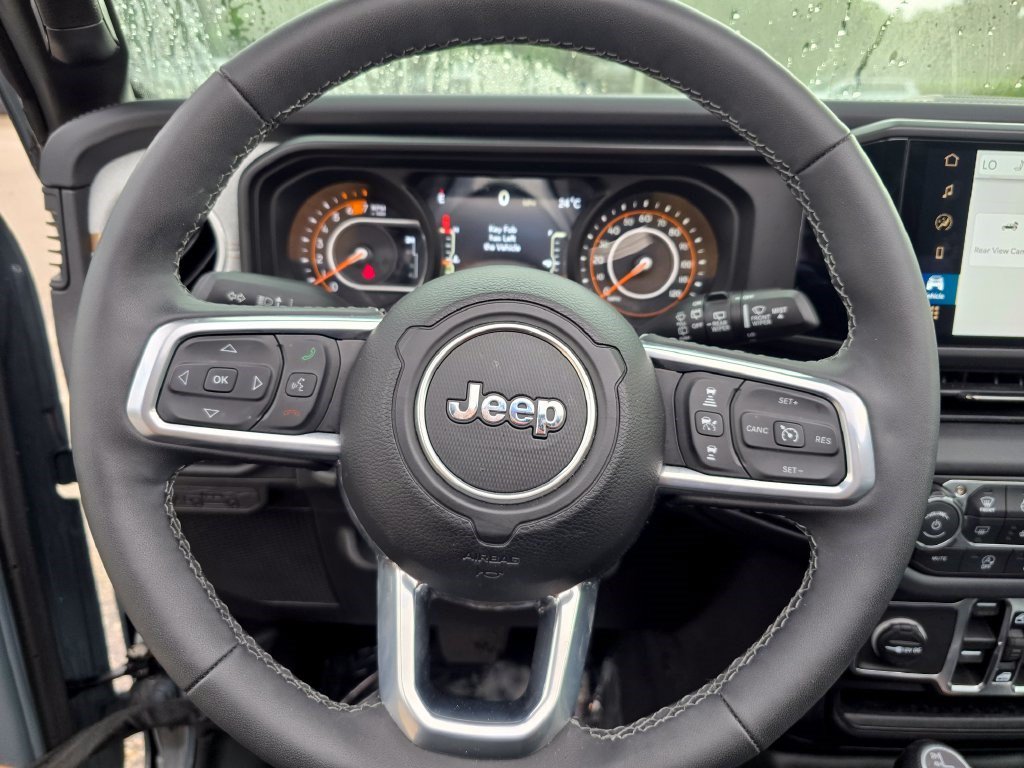 Used 2026 Jeep Wrangler Unlimited Sahara AWD/4WD image 16