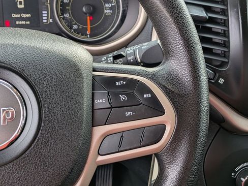 Used 2017 Jeep Cherokee Sport image 20