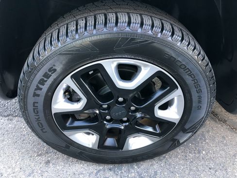 Used 2018 Jeep Compass Trailhawk w/ Leather Interior Group image 8