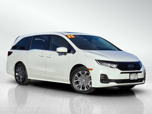 Used 2025 Honda Odyssey Touring image 1