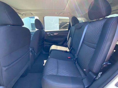 Used 2017 Nissan Rogue SV FWD image 11