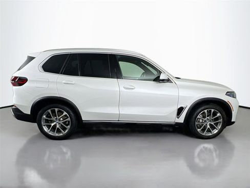 Certified 2024 BMW X5 xDrive40i w/ Premium Package AWD/4WD image 7