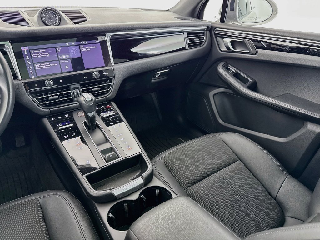 Certified 2023 Porsche Macan Turbo AWD/4WD image 25