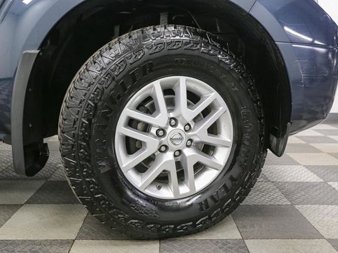 Used 2015 Nissan Frontier SV w/ SV Value Truck Package AWD/4WD image 16
