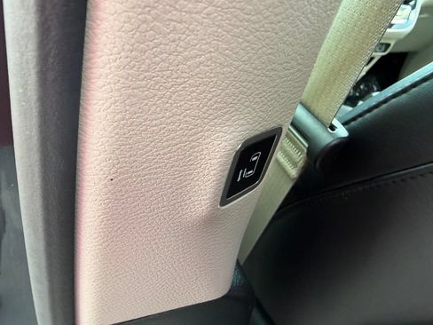 Used 2023 Chrysler Pacifica Touring-L FWD image 28