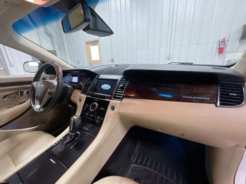 Used 2017 Ford Taurus Limited image 29
