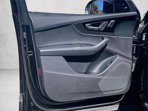 Used 2017 Audi Q7 3.0T Premium Plus w/ Premium Plus Package image 18