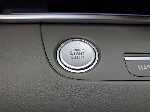 Used 2025 Hyundai Elantra SEL image 31