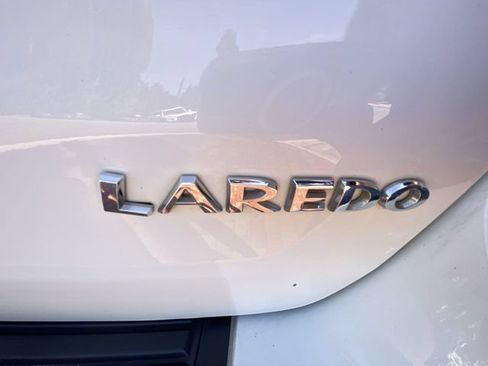 Used 2021 Jeep Grand Cherokee Laredo AWD/4WD image 34