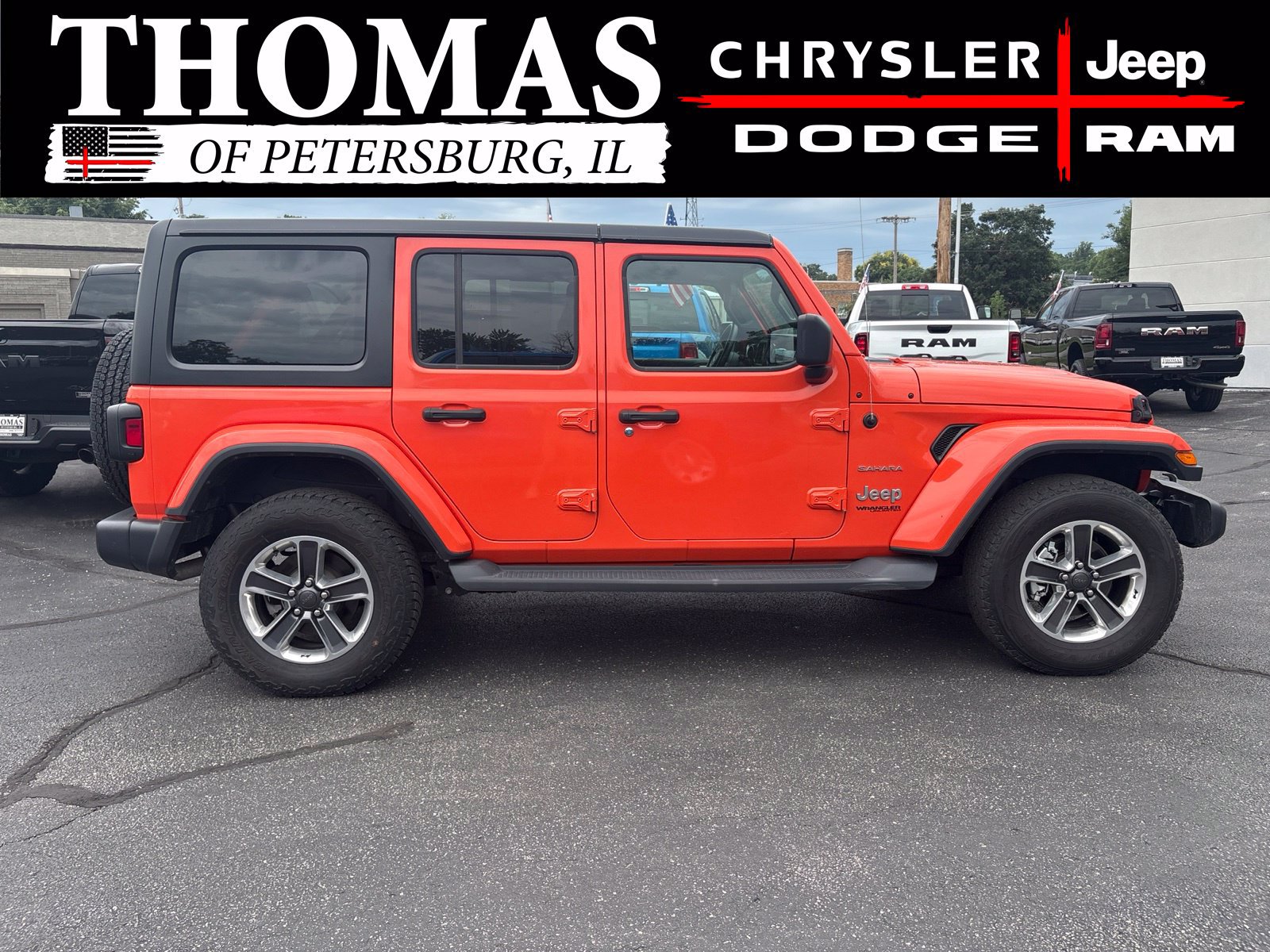Used 2018 Jeep Wrangler Unlimited Sahara w/ Cold Weather Group AWD/4WD image 8